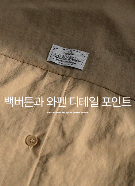 백버튼 와펜 트임 포인트 셔츠